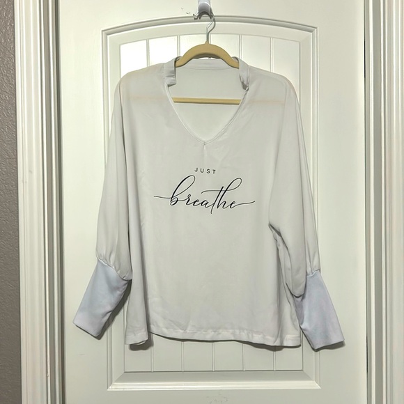 ‘Just Breathe’ White Long Sleeve Oversized Top. Size L $13 - Picture 1 of 6